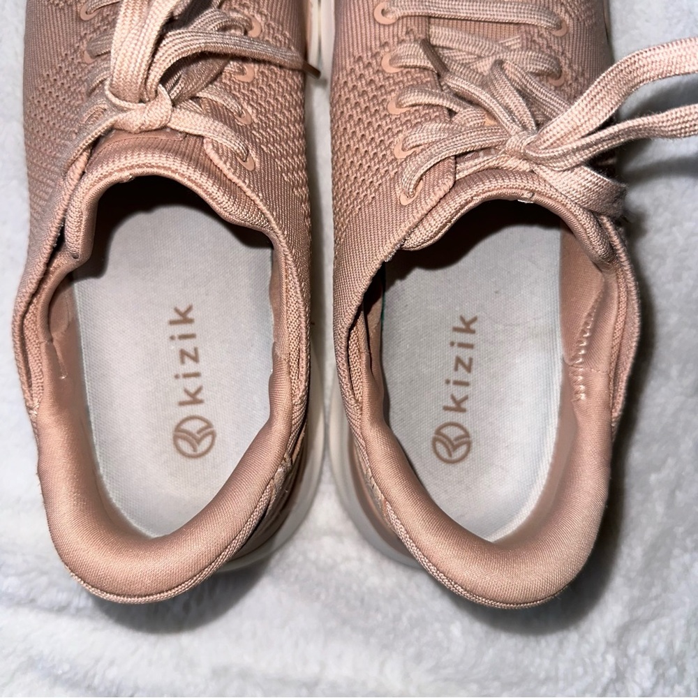 KIZIK Lima Hands Free Knit Sneakers Unisex Fawn Mens 9W Womens 10.5W Beige White - Picture 4 of 9